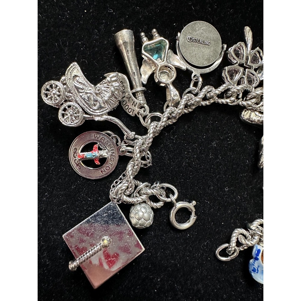 Vintage Sterling Silver Bracelet with 18 Charms - Picture 8 of 10